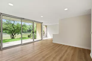 6018 E Lake Dr, Lisle, IL 60532 - Photo 7