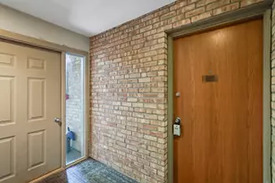 6018 E Lake Dr, Lisle, IL 60532 - Photo 3