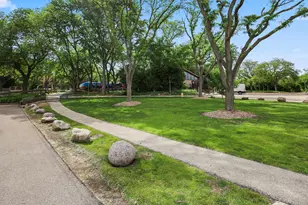 6018 E Lake Dr, Lisle, IL 60532 - Photo 23
