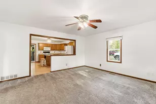 7N079 Tuscola Ave, Saint Charles, IL 60174 - Photo 5