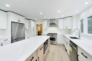 8S510 Oxford Ln, Naperville, IL 60565 - Photo 11
