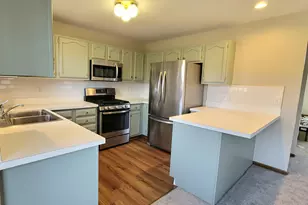 2420 Harbor Ct, Aurora, IL 60504 - Photo 7
