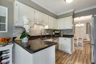 295 Coventry Cir, Vernon Hills, IL 60061 - Photo 9