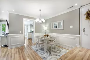 295 Coventry Cir, Vernon Hills, IL 60061 - Photo 3