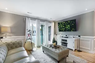 295 Coventry Cir, Vernon Hills, IL 60061 - Photo 7