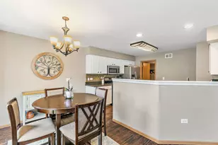 22 Rolling Oaks Rd, Sugar Grove, IL 60554 - Photo 7