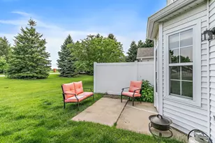 22 Rolling Oaks Rd, Sugar Grove, IL 60554 - Photo 21