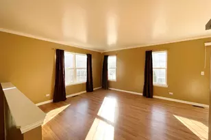 341 Holiday Ln, Hainesville, IL 60073 - Photo 3