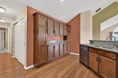 16635 S Fox Run Circle, Plainfield, IL 60586 - Photo 9