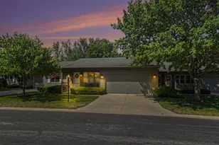 1975 Sandy Creek Dr, Elgin, IL 60123 - Photo 3
