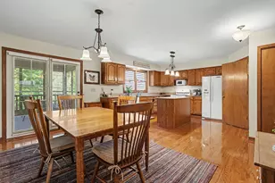 1975 Sandy Creek Dr, Elgin, IL 60123 - Photo 9