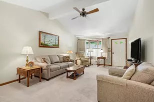 1975 Sandy Creek Dr, Elgin, IL 60123 - Photo 7