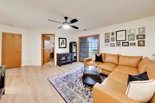 919 Millcreek Cir, Elgin, IL 60123 - Photo 23
