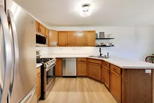 919 Millcreek Cir, Elgin, IL 60123 - Photo 11