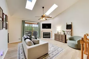 919 Millcreek Cir, Elgin, IL 60123 - Photo 5