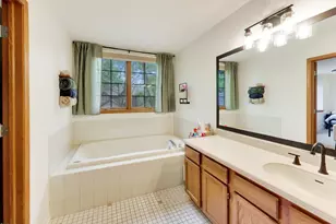 919 Millcreek Cir, Elgin, IL 60123 - Photo 21