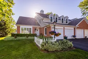 636 Stirling Ln, Prospect Heights, IL 60070 - Photo 1