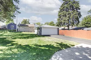 1911 N Hickory St, Crest Hill, IL 60403 - Photo 7