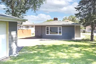 1911 N Hickory St, Crest Hill, IL 60403 - Photo 5