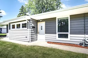 1911 N Hickory St, Crest Hill, IL 60403 - Photo 3