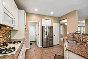 2421 Chambourd Dr, Buffalo Grove, IL 60089 - Photo 7