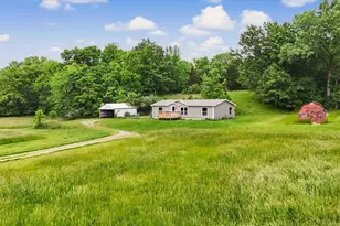 802 Reynolds Dr, Charleston, IL 61920 - Photo 3