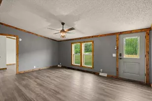 802 Reynolds Dr, Charleston, IL 61920 - Photo 7