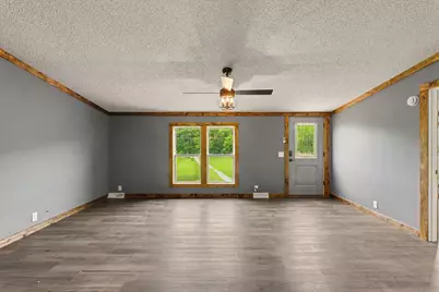 802 Reynolds Drive, Charleston, IL 61920 - Photo 9