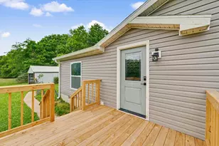 802 Reynolds Dr, Charleston, IL 61920 - Photo 5