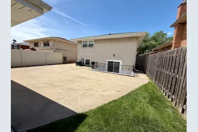 8927 S Sacramento Avenue, Evergreen Park, IL 60805 - Photo 29