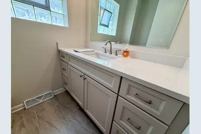 8927 S Sacramento Avenue, Evergreen Park, IL 60805 - Photo 13