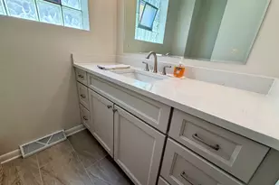 8927 S Sacramento Ave, Evergreen Park, IL 60805 - Photo 13