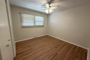 8927 S Sacramento Ave, Evergreen Park, IL 60805 - Photo 19