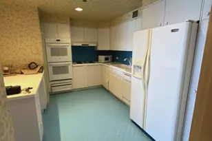180 E Pearson St, Chicago, IL 60611 - Photo 11