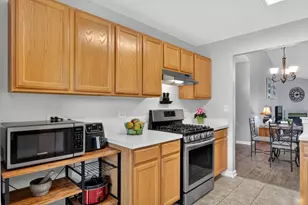 563 Willow Way, Lindenhurst, IL 60046 - Photo 13