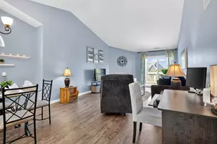 563 Willow Way, Lindenhurst, IL 60046 - Photo 5