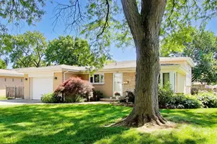 905 S School St, Mount Prospect, IL 60056 - Photo 3