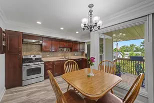 1350 Nottingham Ln, Hoffman Estates, IL 60169 - Photo 9