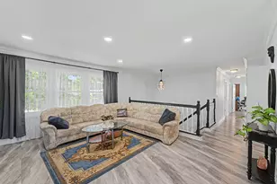 1350 Nottingham Ln, Hoffman Estates, IL 60169 - Photo 5