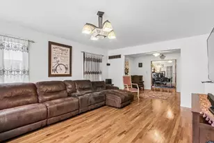 204 Westport Dr, Joliet, IL 60431 - Photo 3