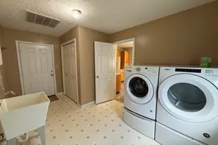 1303 N Magnolia Dr, Marion, IL 62959 - Photo 21
