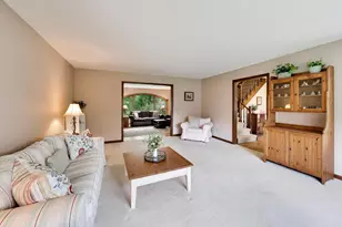 2302 Lisa Ct, Palatine, IL 60067 - Photo 5
