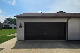 910 Pomona Dr, Champaign, IL 61822 - Photo 3