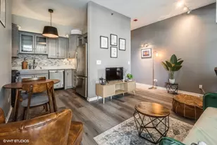 340 W Superior St, Chicago, IL 60654 - Photo 5