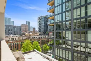 340 W Superior St, Chicago, IL 60654 - Photo 11