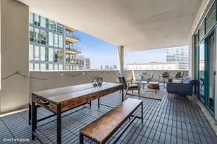 340 W Superior St, Chicago, IL 60654 - Photo 9