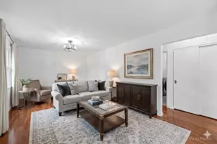 915 Royal Dr, McHenry, IL 60050 - Photo 7