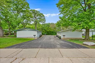 915 Royal Dr, McHenry, IL 60050 - Photo 23