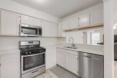 647 N Charter Hall Drive, Palatine, IL 60067 - Photo 9