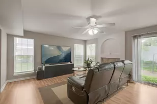 647 N Charter Hall Dr, Palatine, IL 60067 - Photo 3